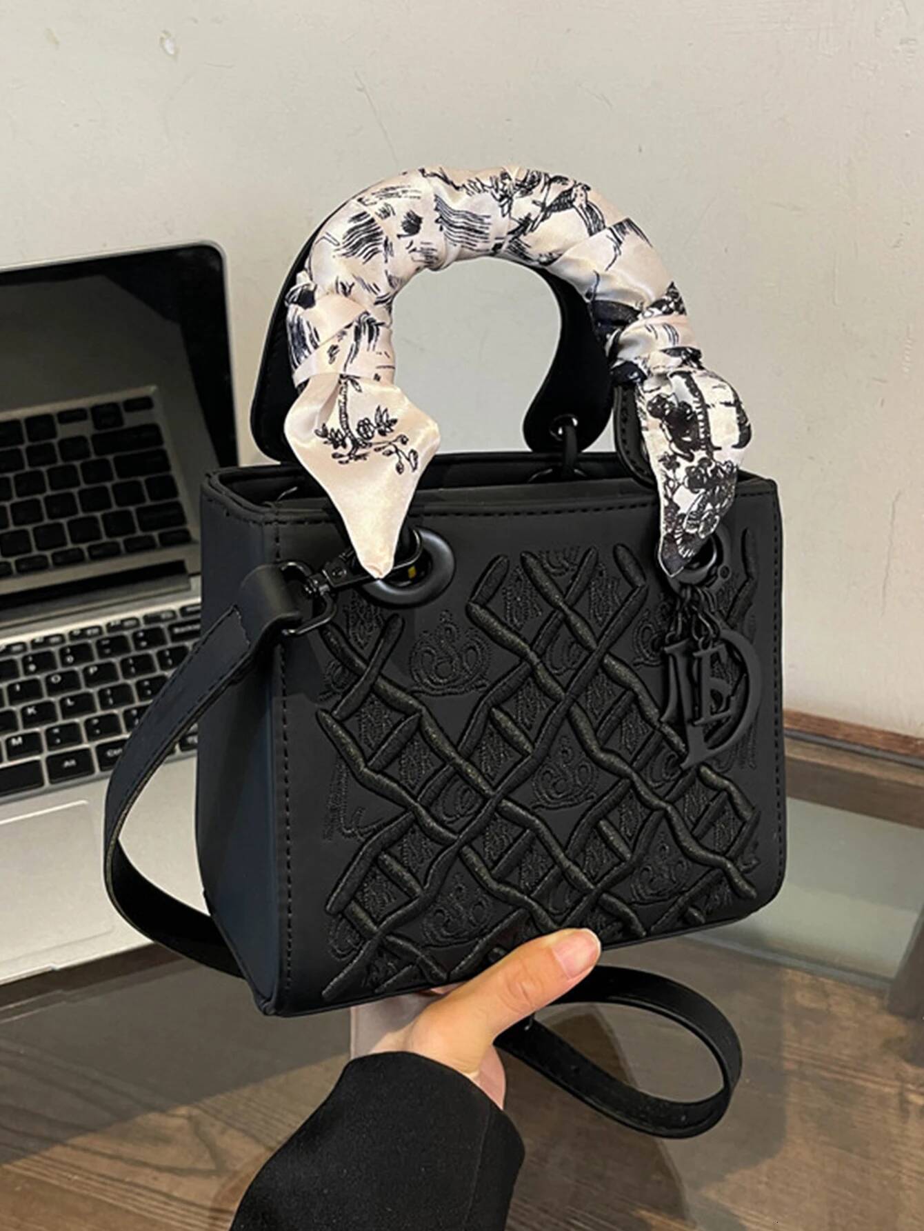 Small And Niche High-End Daifei Handbag For Women 2024 Fashionable New Dia Grid Handbag, Single Shoulder Crossbody Bag, Chri