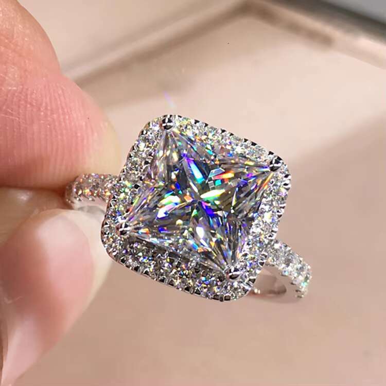 Simple Jewelry 14K Yellow Gold D VVS1 Moissanite Diamond Rings Halo Engagement Ring for Women