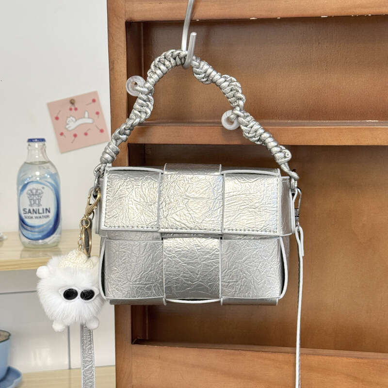 Fashionable and Stylish Woven Small for Women 2025 Summer New Handbag Korean Version Simple Versatile Shoulder Crossbody Bag