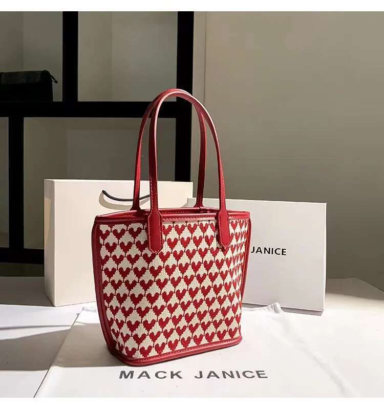High Quality Red Heart Textured Leather Bucket Women Handbag Large Capacity Casual Tote Lady Purse Shoulder Underarm Bag