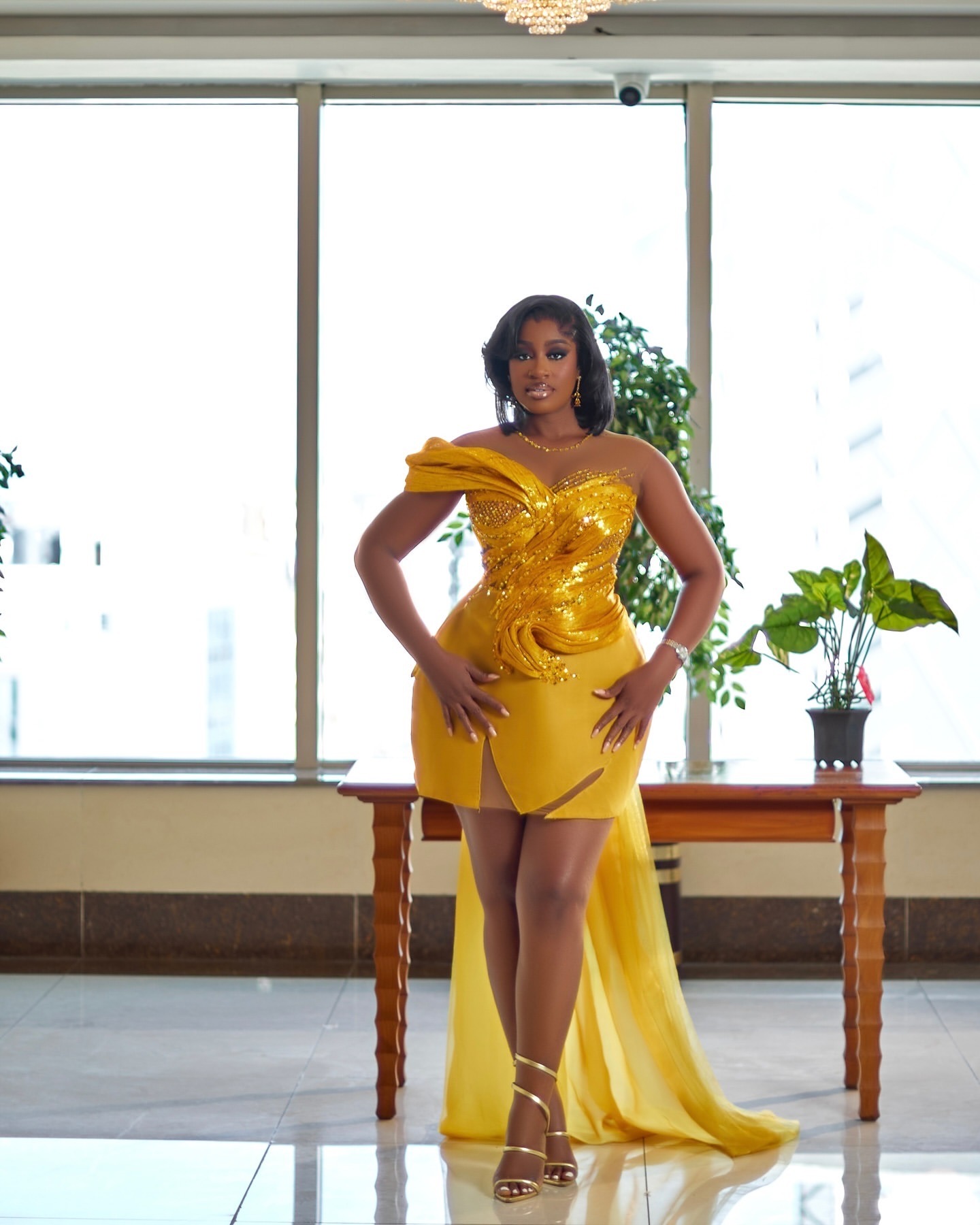 Yellow Sheath Cocktail Dress Beaded Satin Sheer Neck Detachable Train Short Mini Graduation Homecoming Dresses For Special Occasions Sweetheart Gowns