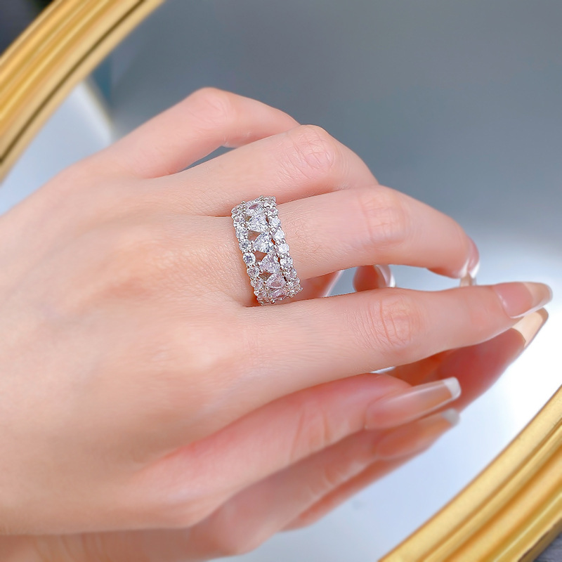 Choucong Brand Sparkling Top Sell Wedding Rings Gorgeous Luxury Jewelry Full Stack Heart Shape White Lab Moissanite Diamond Eternity Women Lover Ring 