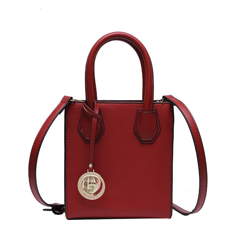 Top brand high-quality new free delivery designer bag casual fashion single shoulder handbag crossbody light luxury high-end embossed new free deliver