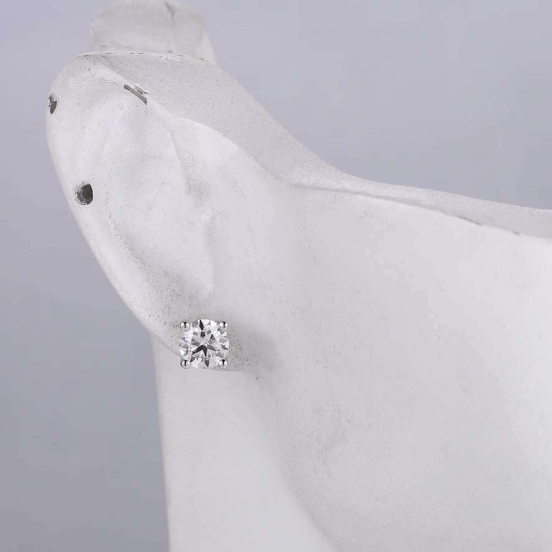 Luxury Classic 4 Claw VVS Moissanite Diamond Stud Earrings Fine Jewelry 10K Solid Gold Round Cut Moissanite Earrings