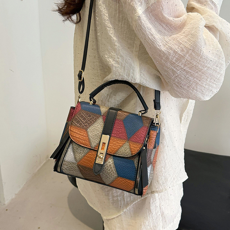 Top quality brand high-quality new free designer bag crossover soft leather retro 3D grid shoulder crossbody bag commuting handbag new free designer b