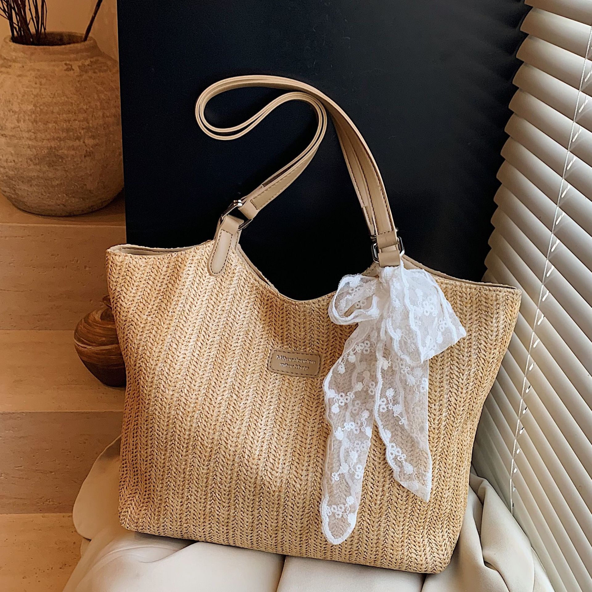designer Woven Straw Bag for Women, Large Capacity 2025 New Summer Versatile Shoulder Bag, Textured Tote Bag for Class and Commute