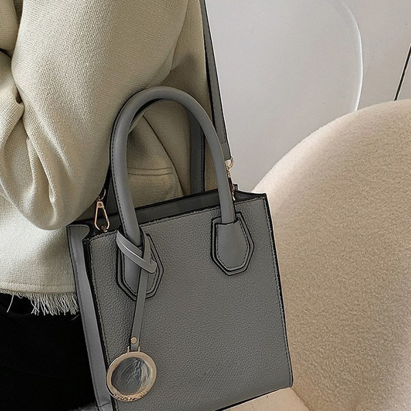 Top brand high-quality new free delivery designer bag casual fashion single shoulder handbag crossbody light luxury high-end embossed new free deliver