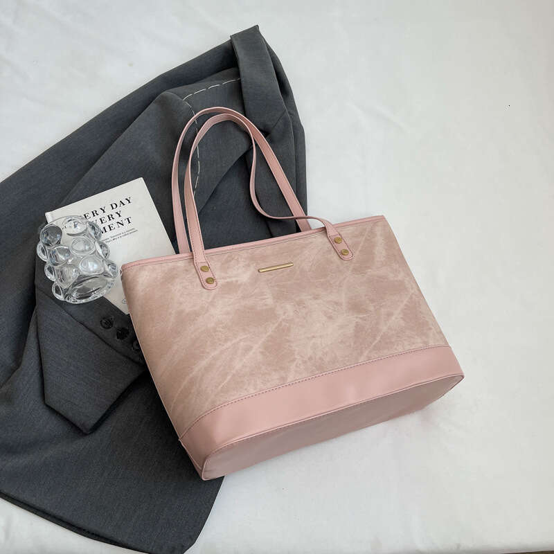 High-End for Women 2024 New Fashion Tote Large Capacity Commuter Versatile Handbag Shoulder Bag