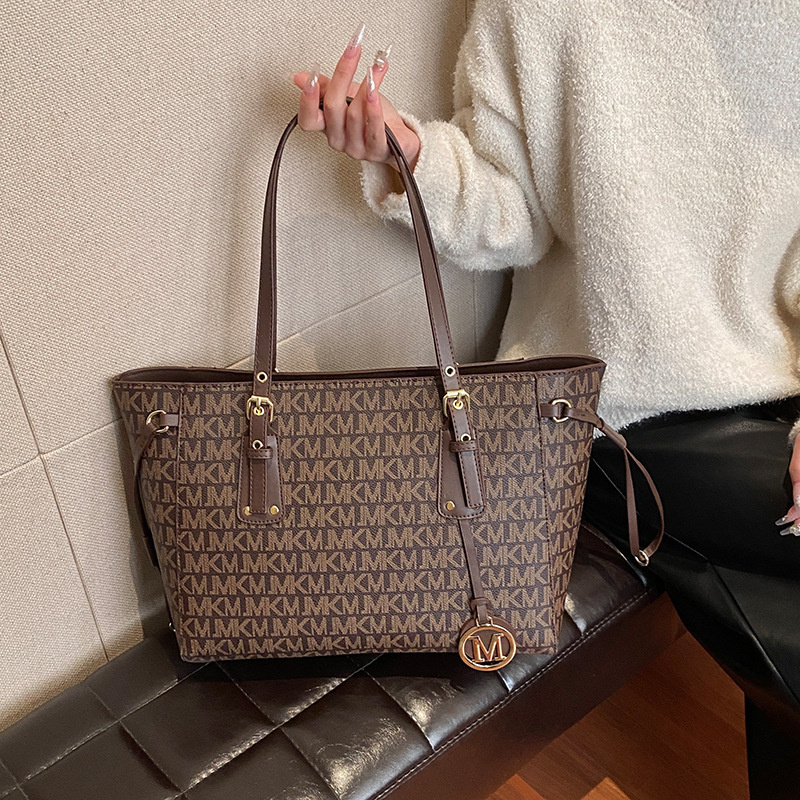Hot Free Shipping Tote Ladies large capacity Embroidered Designer free shipping 2025 new light high-end texture printed letter fashion crossbody bag f