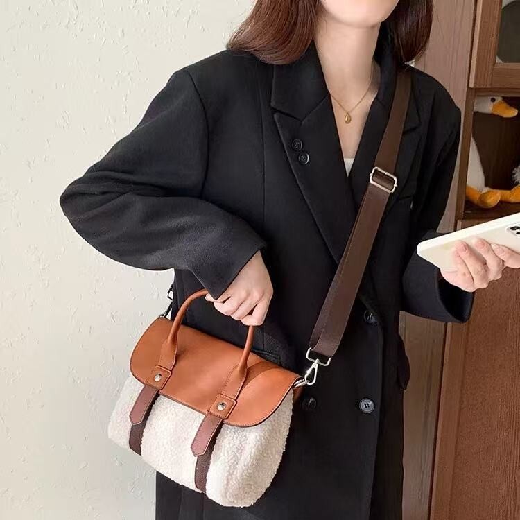 designer Lamb Wool Spliced Leather Handbag for Women 2025 New Plush Retro Commuter Large Capacity Crossbody Small Square Bag