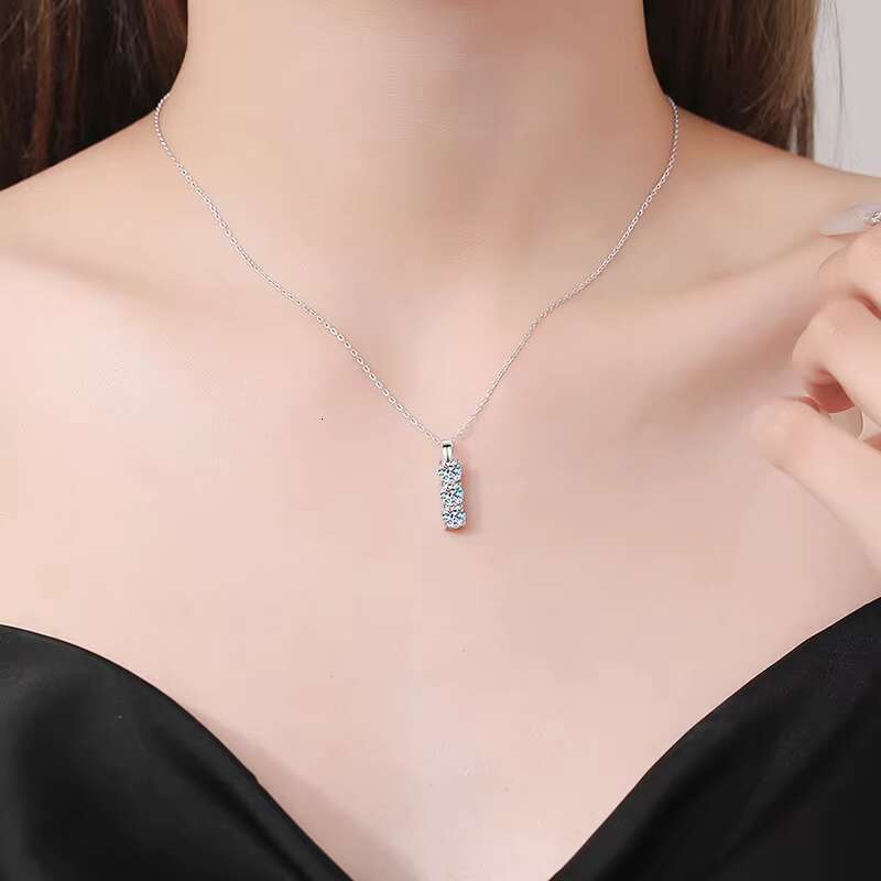 PYQ Light Luxury Fashion 925 Sterling Silver Pendant Mosang Diamond Necklace Three Stone 1.5 Ct Moissanite Necklace