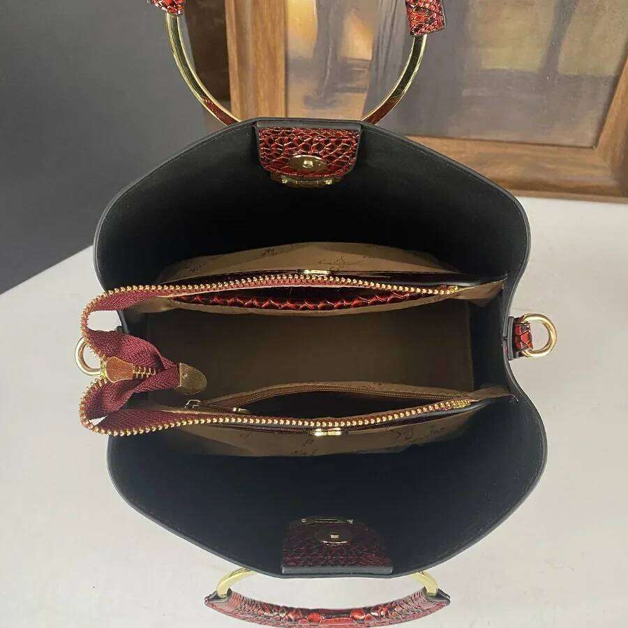 Commuting Versatile Women's Fashion Handbag Large Capacity Bucket Single Shoulder Crossbody Bag Retro