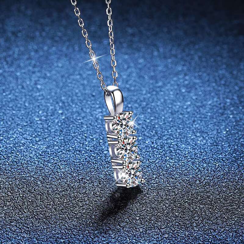 PYQ Light Luxury Fashion 925 Sterling Silver Pendant Mosang Diamond Necklace Three Stone 1.5 Ct Moissanite Necklace