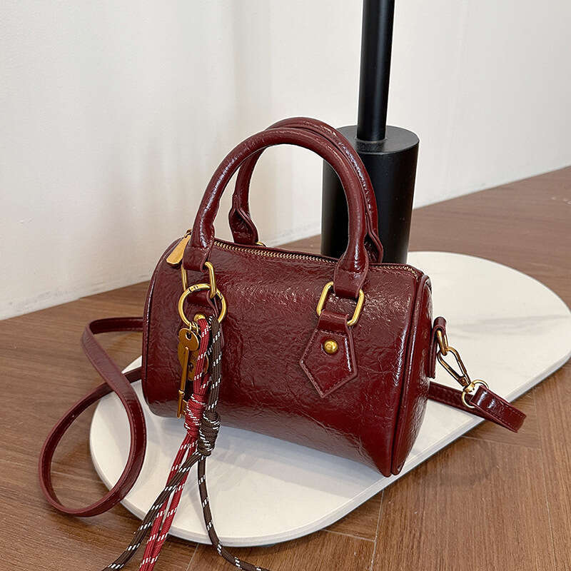 Oil Leather Crossbody for Women New Fashion Commuter Versatile Women's Niche Design Handbag Shoulder Bag