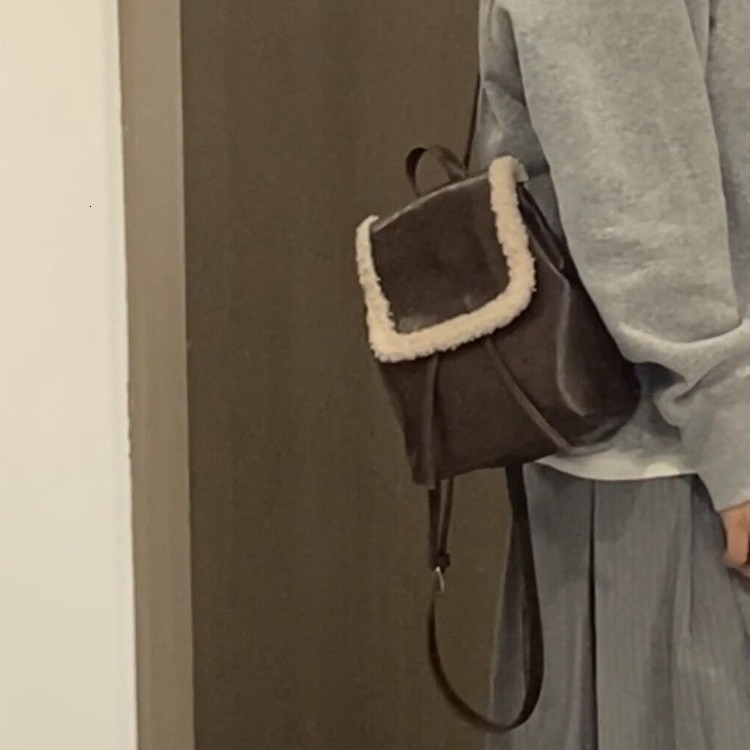 designer 2025 Autumn Winter New Niche Retro Plush Backpack for Women Korean Style Ins Simple Versatile Lamb Wool Bag
