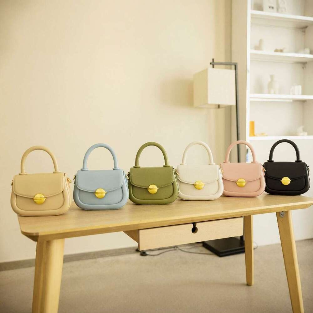 Niche High-End Handheld Saddle Cute New Red for Women Bride Wedding Crossbody Bag