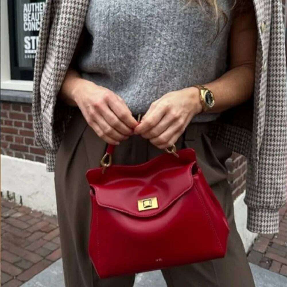 Elegant JW PEI Female Lucia Tote - Durable Lightweight Perfect For Multiple Occasions