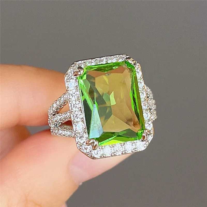 925 Sterling Silver Green Cubic Zirconia Rings for Women Luxury Wedding Engagement Anniversary Temperament Lady Jewelry XJ250606