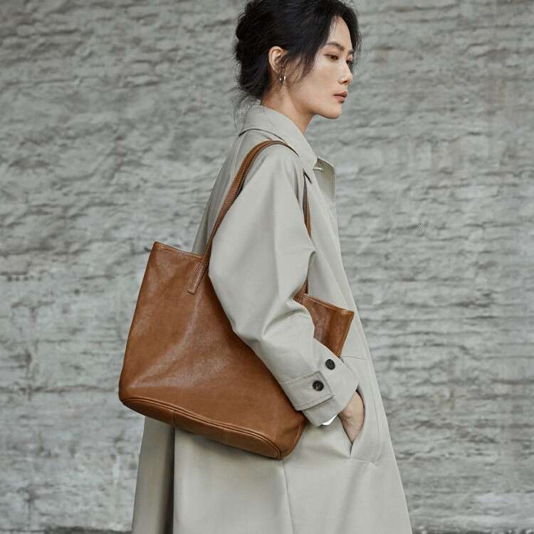 Casual Versatile Underarm Shoulder Large Capacity Commuter Bag