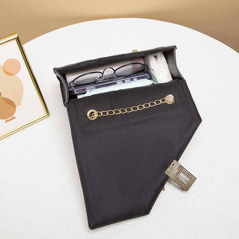 High quality brand new high-quality free designer bag new slanted shoulder missing corner small square bag fashionable quilted lock bag brand new free