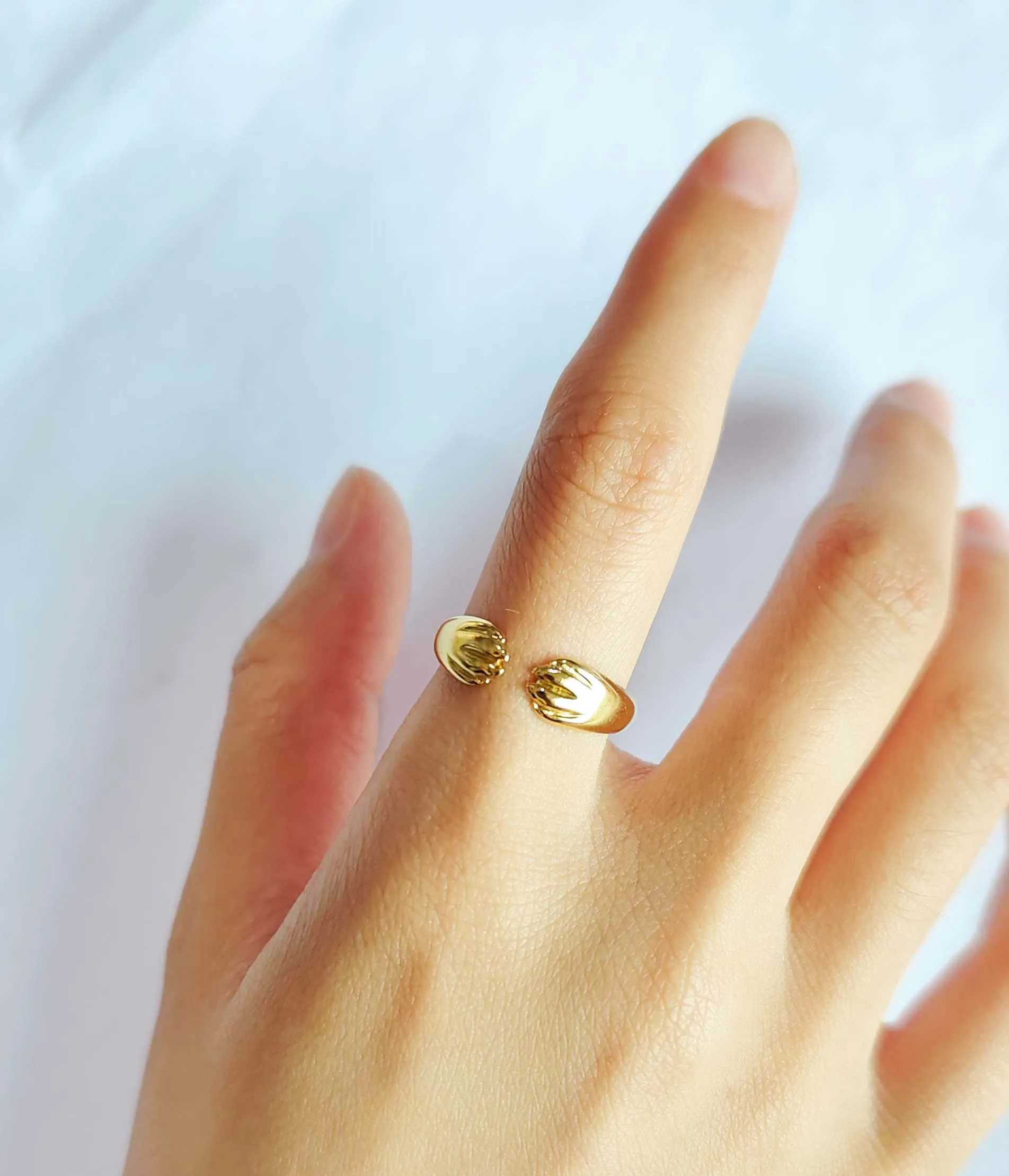 Stainless steel ins style ring love hug couples open adjustable index finger ring fashion Joker advanced sense suit. W250606