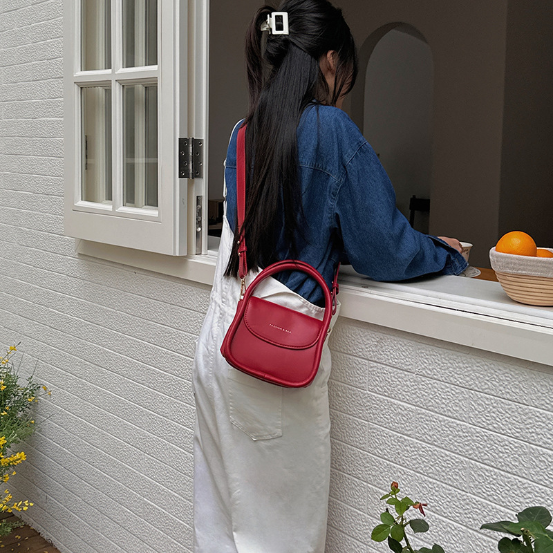 designer Versatile Ins Style Crossbody Bag for Women 2025 New Trendy Fashion Niche Shoulder Handbag Wedding Banquet Bag Red Bag