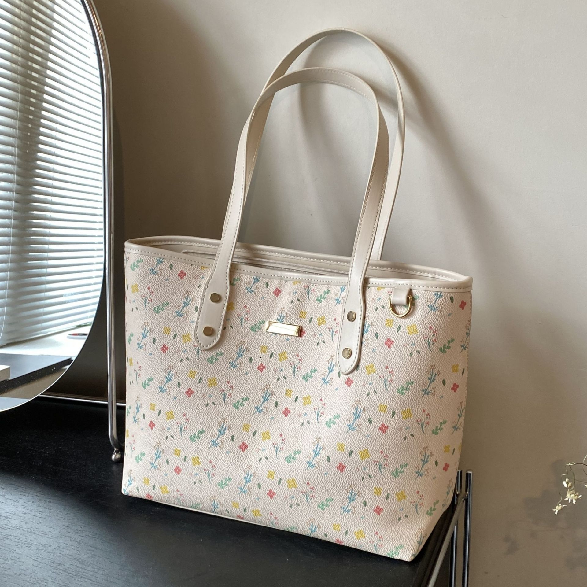 designer Summer Floral Large Capacity Tote Bag for Women 2025 New Trendy Fashion High-end Versatile Commuter Shoulder Handbag