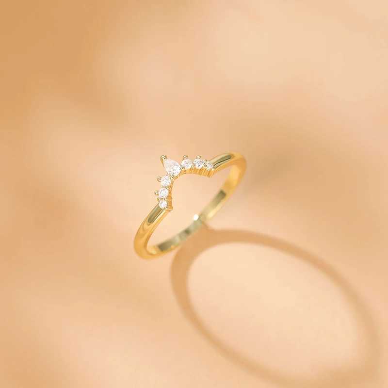 Trumium V Shaped Women Ring Crown Couple Rings Engagement Wedding Designer Copper Jewelry Anniversary Gifts Trendy Fashion W250606