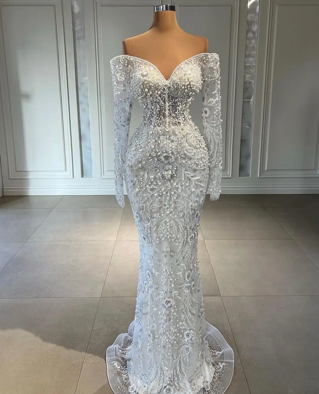 Elegant Pearls Lace Wedding Gowns Applique Beading Bridal Dress Off Shoulder Sequins Long Sleeves Rhinestone Custom Made Sweep Train Vestido de novia