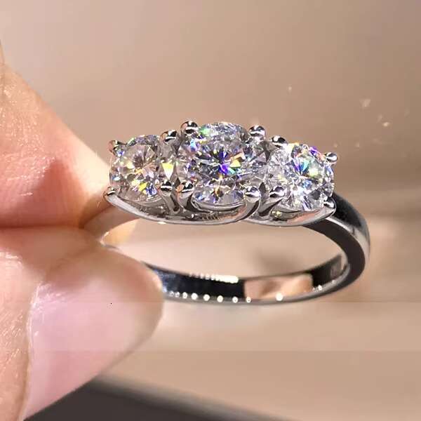 Roomy New Arrival 9K Soild White Gold Ring Three Stone Round Diamond Cut Moissanite Engagement Rings Jewelry