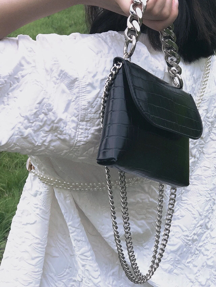 designer 2025 Early Spring Niche Design Bag for Women Crocodile Pattern Chain Underarm Bag Retro Baguette Bag Single Shoulder Crossbody Bag