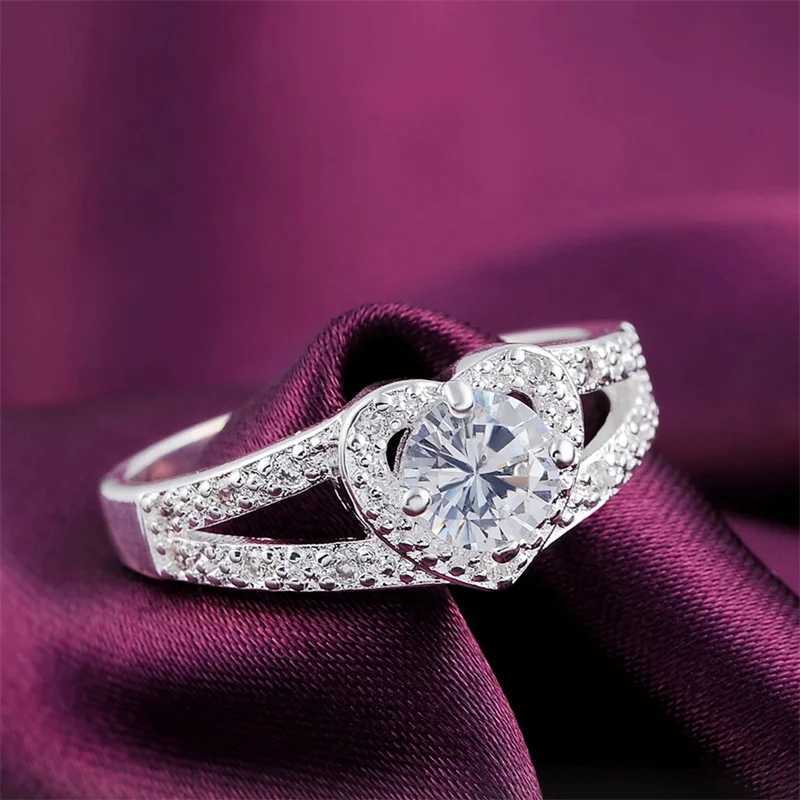 Pretty 925 Silver Color Crystal Romantic Heart Diamond Rings For Women Fashion Party Gifts Luxury Wedding Accessories Jewelry XJ250606