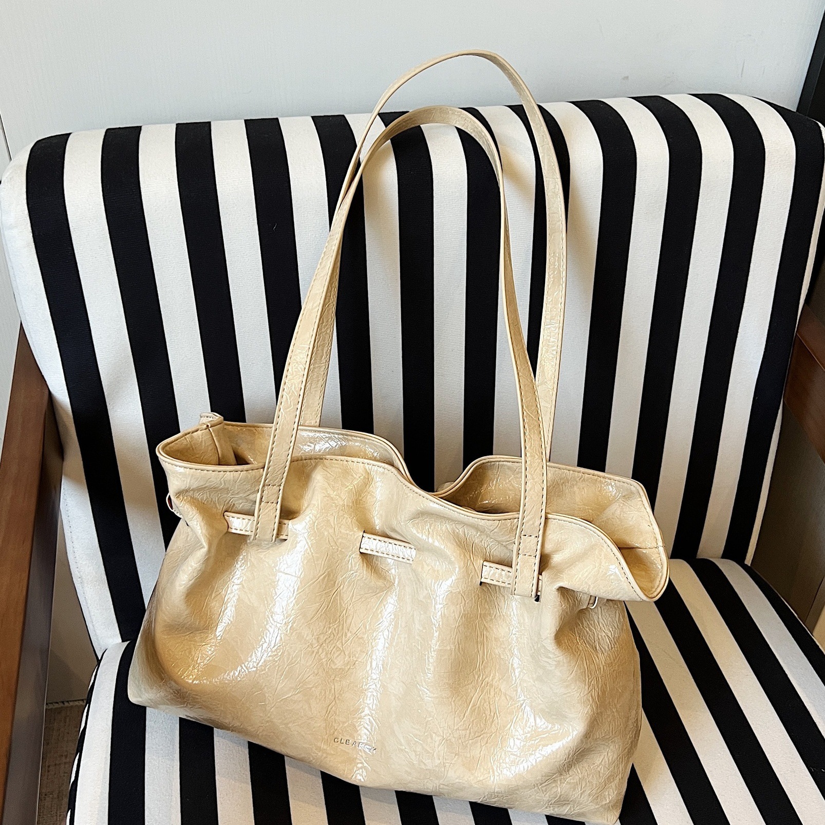 designer Summer Trend Wrinkle Cloud Tote Bag Women's 2025 New Simple Versatile Large Capacity Handbag Shoulder Bag