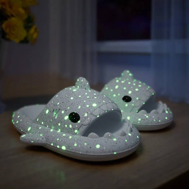 Ddmyoutdoor Women Luminous Starry Sky Shark Shape Femlae New EVA Slippers Couple Home Platform Cartoon Beach Sandals Chaussure Femme Shoes outdoor sho