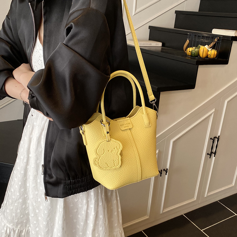 designer Niche Handheld Basket Bag for Women 2025 New Fashion Bucket Bag Simple Versatile Handheld Shoulder Crossbod