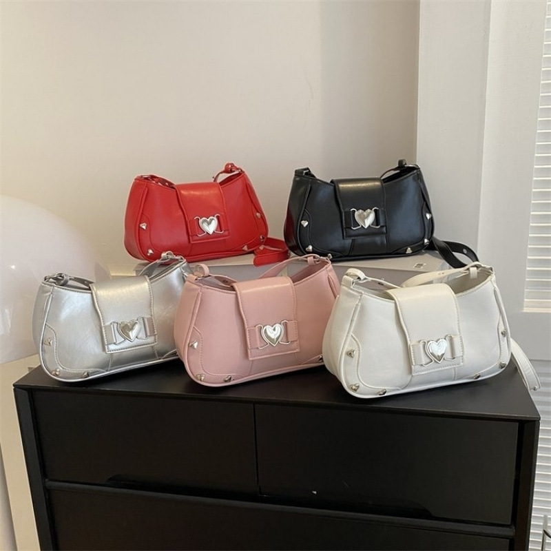 New Style Heart Sweet Cool Girl Hot Girl Underarm New Versatile Niche Design High-end Single Shoulder Crossbody Bag New Free Delivery Designer Bag