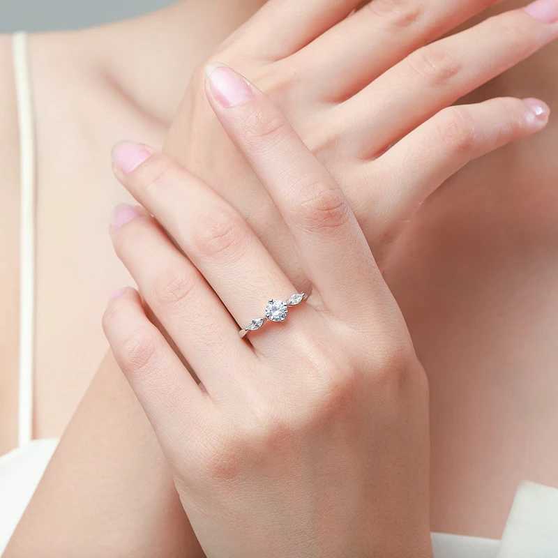 Ailmay 100% 925 Sterling Silver Fashion Sparkling 1.0ct Zirconia Finger Ring For Women Wedding Statement Fine Silver Jewelry XJ250606