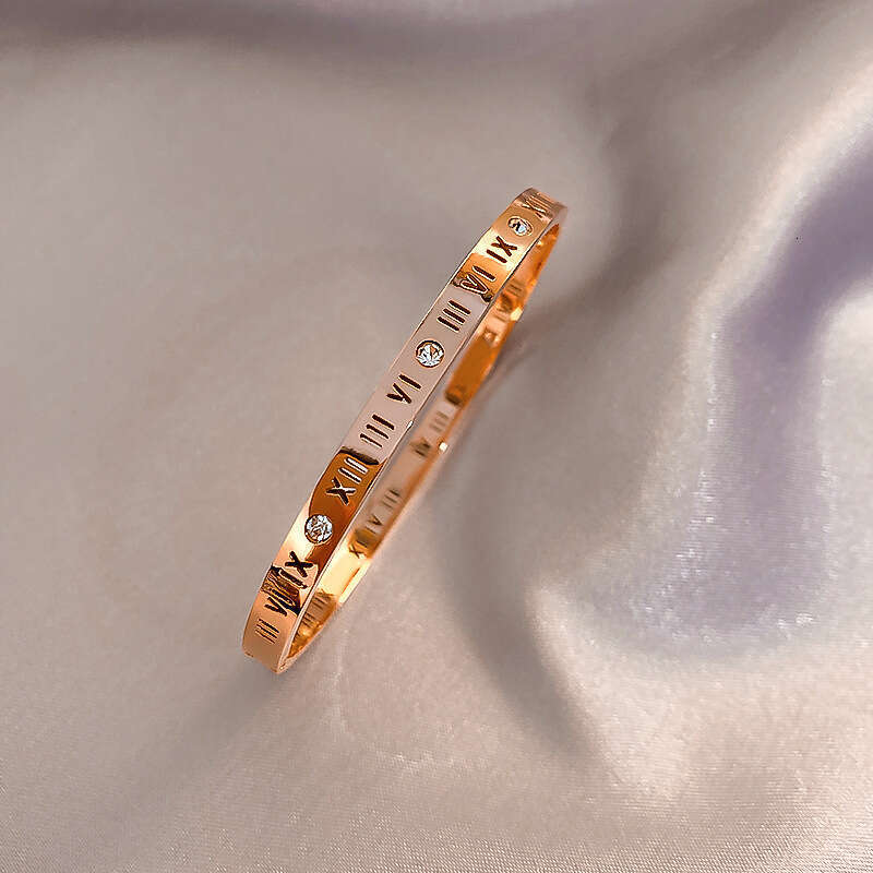 2025 New Zircon Light High-end Sense Temperament Bracelet Niche Design Jewelry with gift box