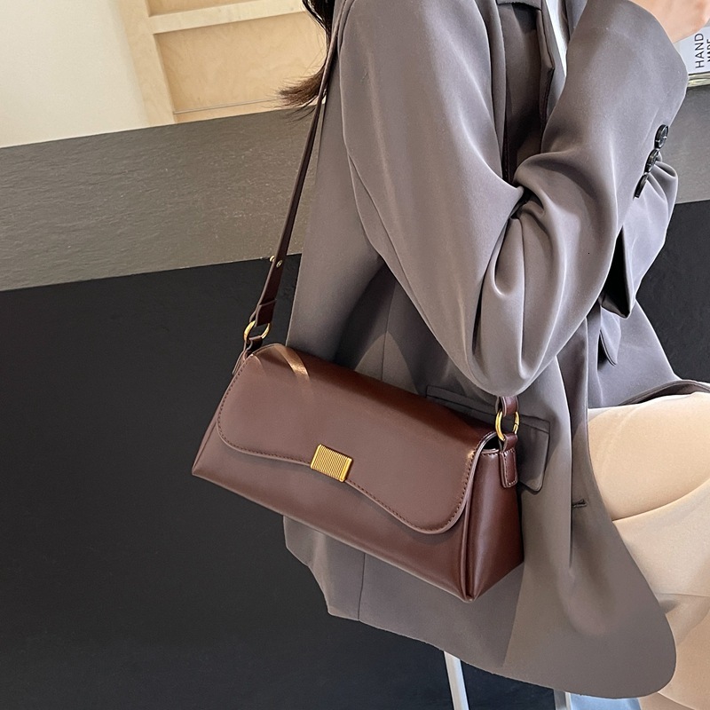 designer High-End Bag for Women Large Capacity 2025 New Trendy Fashion Ladies Crossbody Bag Niche Shoulder Underarm Baguette Bag
