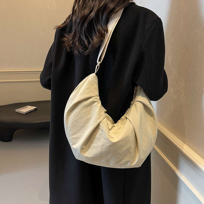 2025 New Lightweight Dumpling Outdoor Large Capacity Casual Travel Crossbody Korean Style Ins Shoulder Bag