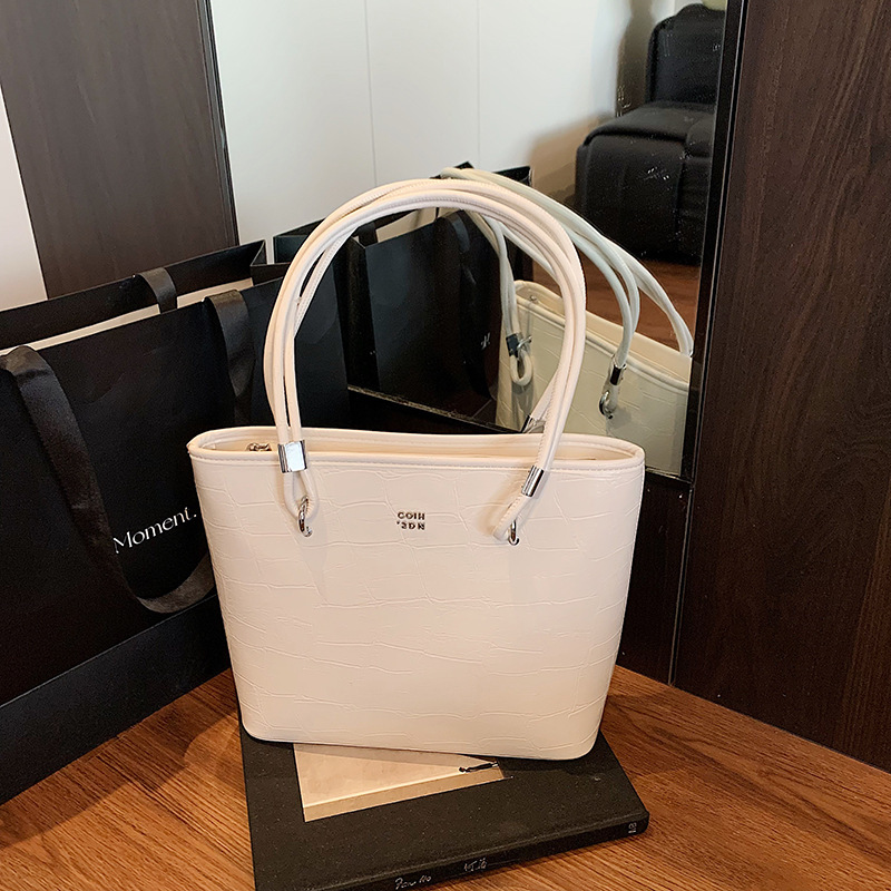 designer Casual Commuter Large Capacity Bag for Women 2025 New Summer Fashion Single Shoulder Underarm Bag Handheld Tote Bucket Bag