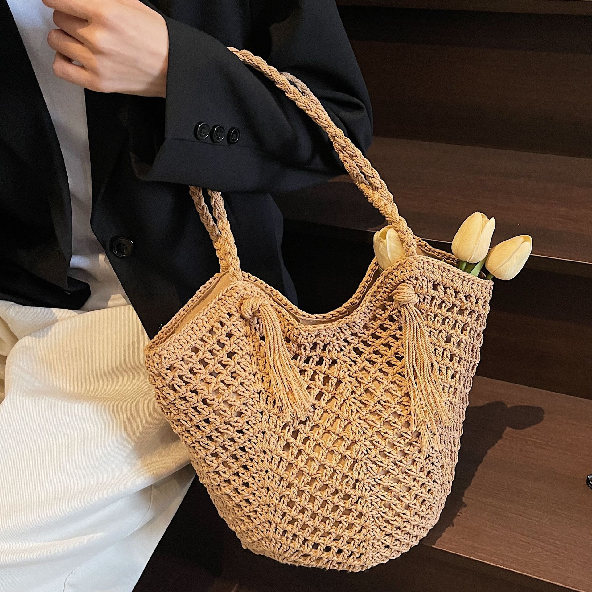 designer Large Capacity Cotton Woven Bag 2025 New Hollow Out Straw Bag Lazy Style Shoulder Bag Vacation Beach Bag Women's Bag