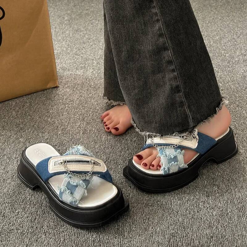 Ddmyoutdoor Thick Soled Slippers For Women Summer Chain Denim Chunky Heel Fashion Cross Open Toe Outdoor Beach Woman Walking Slides Shoes outdoor shoe