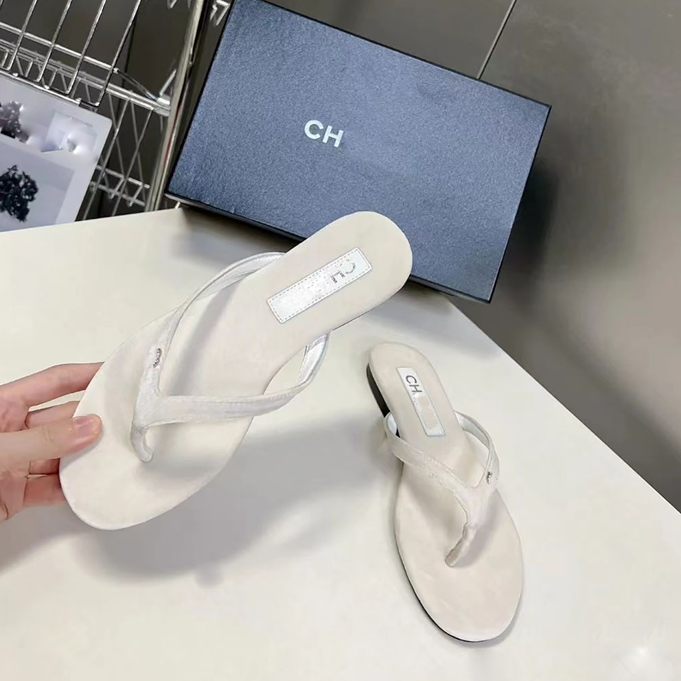 2024SS Luxury Designer Women's Slippers Slippers Summer fashion Wide flat flip-flops, CC classic High quality diamond upper sandals size 35-42