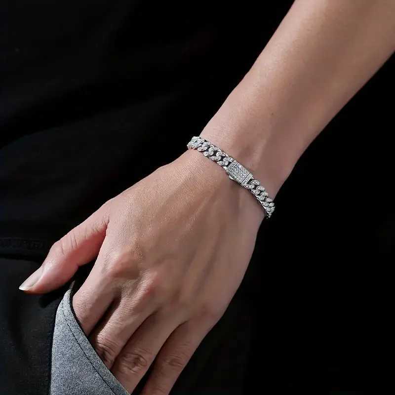 JIU ZUAN S925 Silver Moissanite Light Of Faith Luxurious Bracelet For Men And Women Cuban Chain For Engagement Anniversary W250606