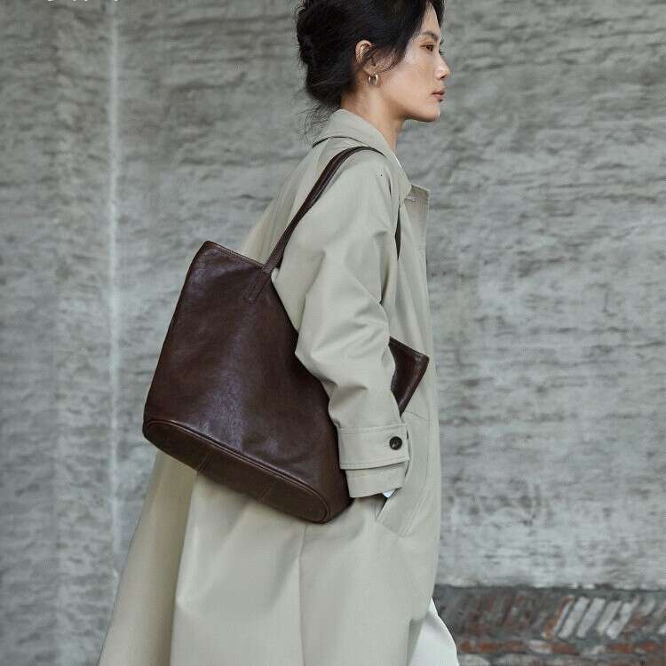 Casual Versatile Underarm Shoulder Large Capacity Commuter Bag