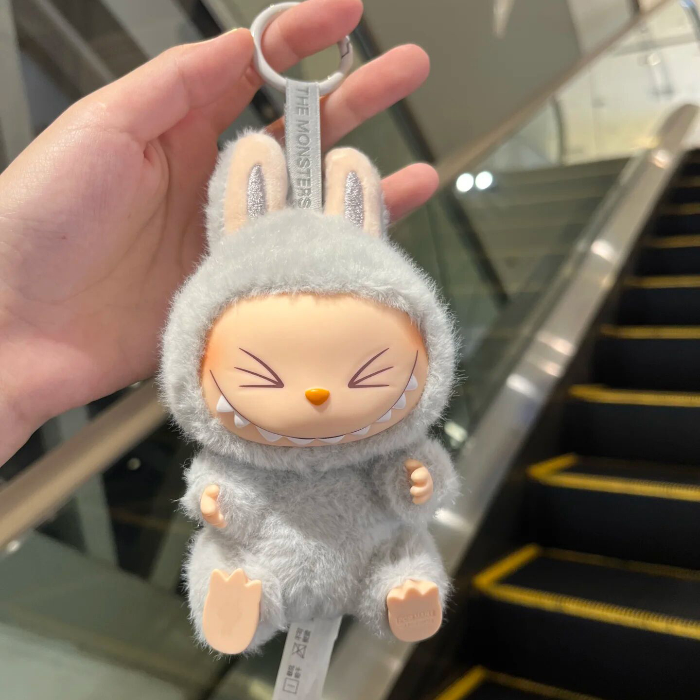 Cartoon Style Figurine Keychain Adorable Decorative Doll Pendant Keyring for Bags and Tabletop Display L250928J9TK