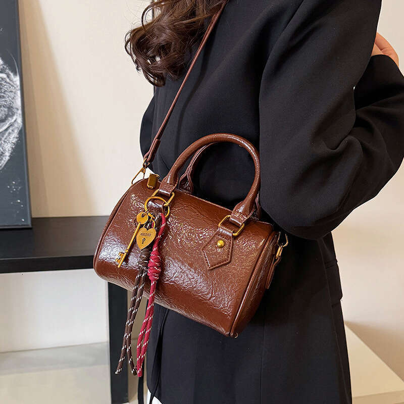 Oil Leather Crossbody for Women New Fashion Commuter Versatile Women's Niche Design Handbag Shoulder Bag