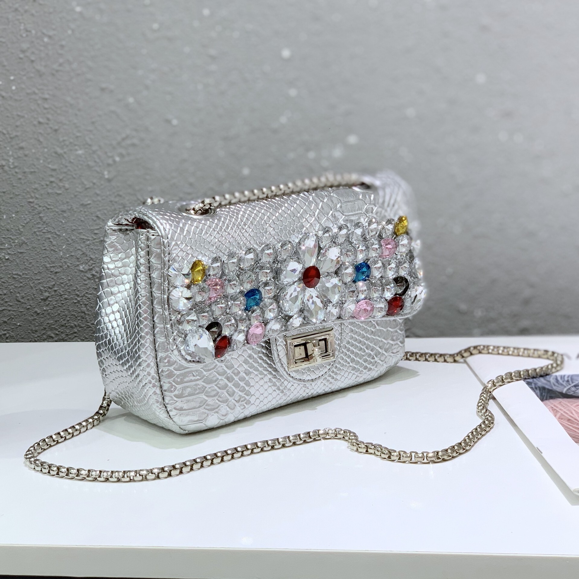 New Snake Pattern Diamond Bag Single Shoulder Crossbody Bag Crystal Gemstone Hot Mom Bag Flower Sequin Chain Bag Rhinestone Bag New Free Delivery Desi