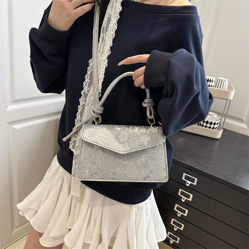 Top brand high-quality new free designer bag 2025 new niche shoulder bag high-end PU leather crossbody bag fashionable small square bag new free desig